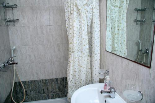 Ett badrum på Santa Marina Apartments