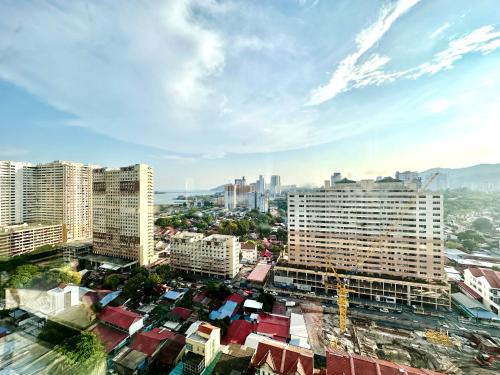 Pemandangan umum bagi Jelutong atau pemandangan bandar yang diambil dari apartmen