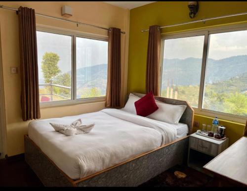 Una cama o camas en una habitación de Hotel Village View Nagarkot