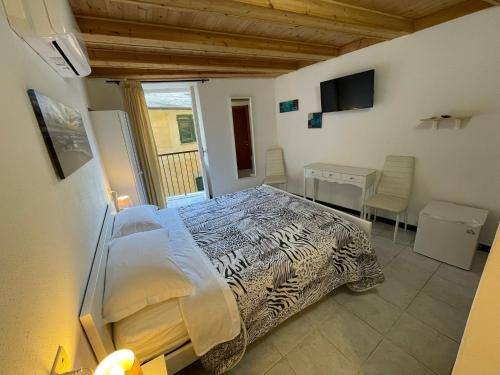 A bed or beds in a room at Chiara rooms