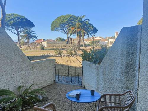 Appartement T2 confortable pour 4 pers, RDC, terrasse, parc arboré, piscine, WIFI, parking gratuit - FR-1-195-4