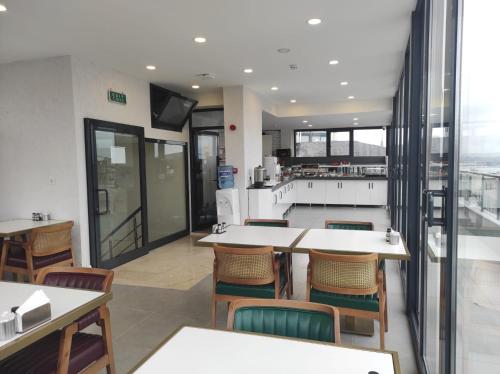 Η κουζίνα ή μικρή κουζίνα στο Hotel Esve Istanbul