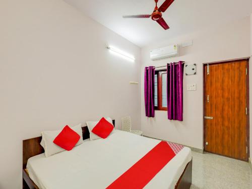 Кровать или кровати в номере OYO Ram Residency