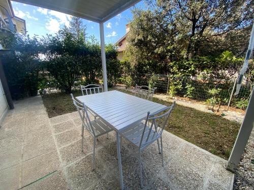 a white table and chairs on a patio at Zen House in Gradisca dʼIsonzo
