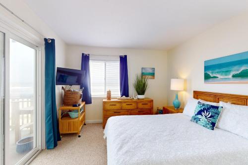 a bedroom with a bed and a window at Seven B Heaven in Rodanthe