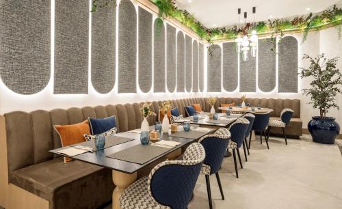 a dining room with long tables and chairs at Ilunion Les Corts Spa in Barcelona