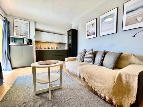 Beachfront apartment with ocean views