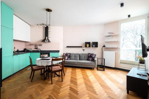 Bobrowiecka Cosy Apartment by BookingHost