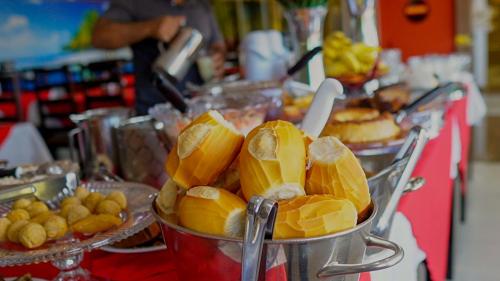 ホテルの敷地内または近くでの食事または食べ物
