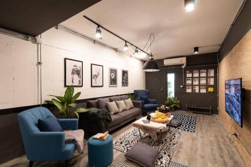 a living room with blue chairs and a couch at 4 Bedrooms House in Thapae/NightBazaar in Chiang Mai