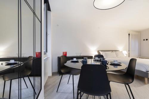 a room with a table and chairs and a bed at Goletta Studio by Wonderful Italy in Genova