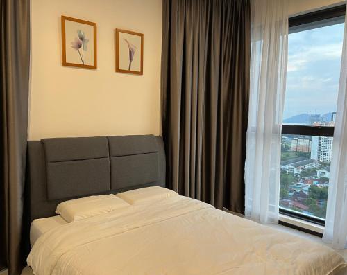 a bedroom with a bed and a large window at Family friendly 3 bedroom 8-10pax @Urban Suites in George Town