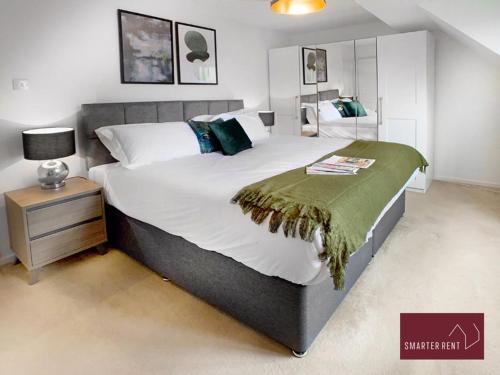 a bedroom with a large bed and a night stand at Wokingham - 2 Bedroom Maisonette - With Parking in Wokingham