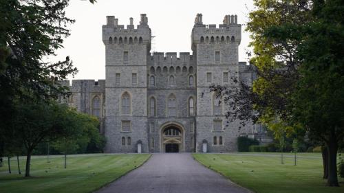 a castle with a driveway leading to it at Romantic Royal Windsor in Windsor