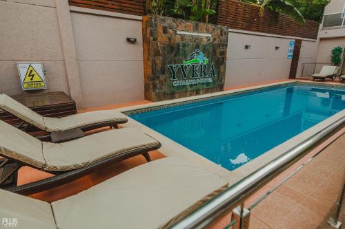 Bazén v ubytování Hotel Yvera Cataratas nebo v jeho okolí