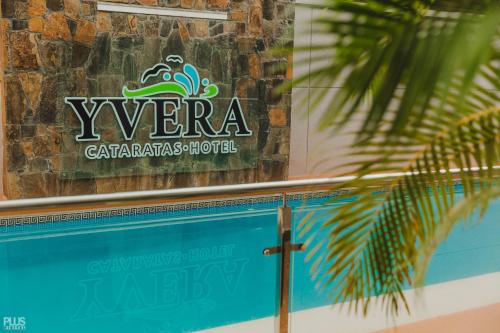 Hotel Yvera Cataratas tesisinde veya buraya yakın yüzme havuzu
