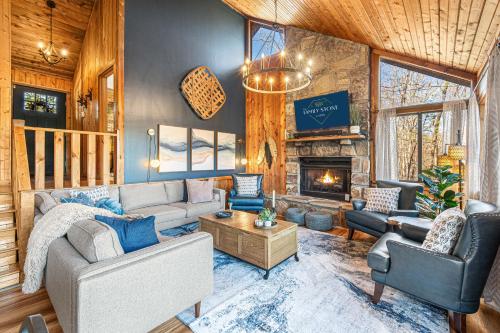 a living room with a couch and a fireplace at The Family Stone Luxe Cabin Sleeps 12 Hot tub Dogfriendly Dollywood in Pigeon Forge