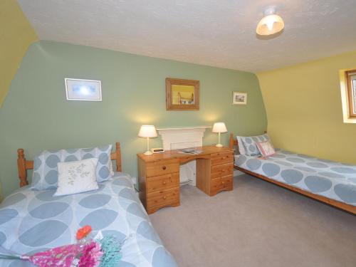 a bedroom with a bed and a desk in it at 2 Bed in Fort Augustus IN637 in Fort Augustus