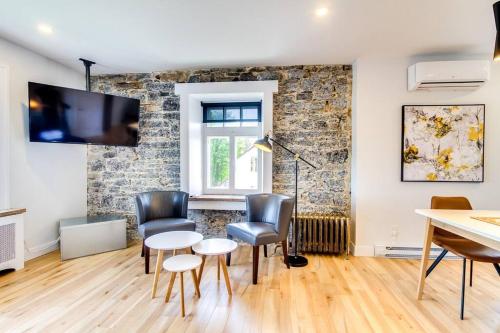 a living room with a table and chairs at Maison Grenier - Le Loft in Quebec City