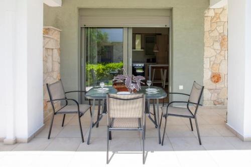 Kawasan patio atau luaran di Luxury home on the sea Kassandra
