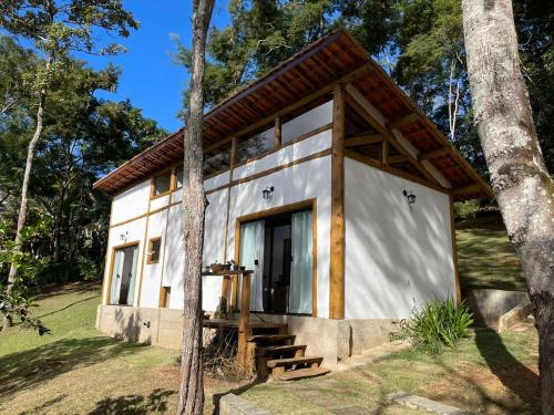 Bangunan di mana terletaknya rumah tamu ini