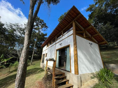 Bangunan di mana terletaknya rumah tamu ini
