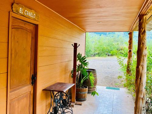 Κήπος έξω από το Cabañas con tinajas calientes en Parque Guaiquivilo