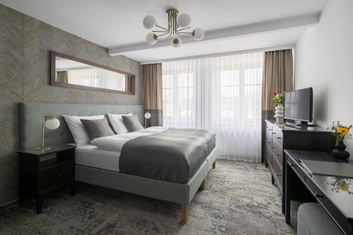 Llit o llits en una habitació de Wellness Hotel Smaragd Piešťany