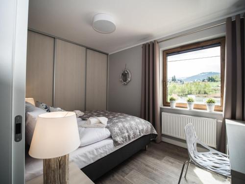 Ένα ή περισσότερα κρεβάτια σε δωμάτιο στο Apartamenty Every Sky 11 Listopada 10