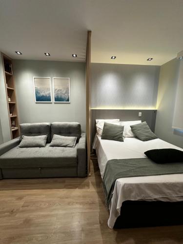 Cama ou camas em um quarto em Lindo Studio entre a estação carioca e cinelandia.