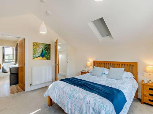 a bedroom with a large bed and a bathroom at 4 Bed in Kirkby Lonsdale 54457 in Whittington