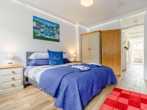a bedroom with a bed with a blue comforter at 2 Bed in Brixham 54679 in Brixham