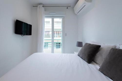 LOUIS GALLET Centre JUAN LES PINS 50m des plages
