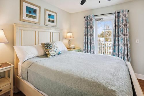 a bedroom with a bed and a window at Gulfport Getaway in St. Petersburg