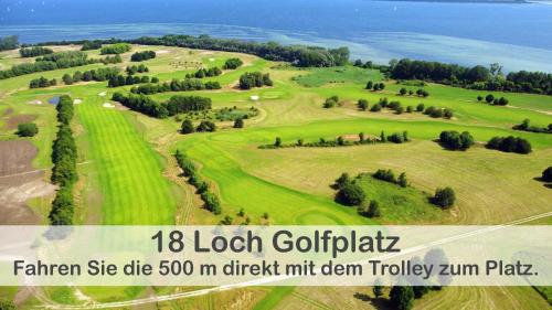 an aerial view of a golf course at Fewo Anker im Gutshaus Hohen Wieschendorf, Entschleunigung pur für erholsame Tage in Hohen Wieschendorf