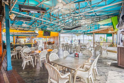 Εστιατόριο ή άλλο μέρος για φαγητό στο Harbourside 7716- Splash On The Rocks