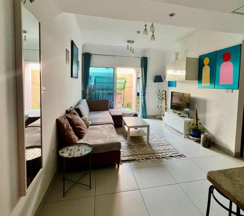 Area tempat duduk di Al Warqa Dubai Delight 1-Bedroom Apt for Monthly or Daily Stays