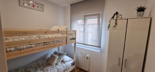 a bedroom with a bunk bed and a window at Mina La Camocha · 2 Hab · 4 pax · Wifi in Gijón