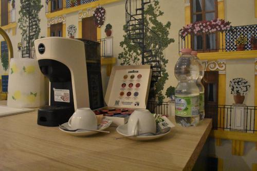 una encimera de cocina con cafetera y algo de comida en Saint Barth Guest House - Steps Loft in Bari, en Bari