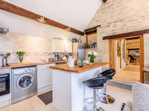 Dapur atau dapur kecil di 3 Bed in Chippenham 77334