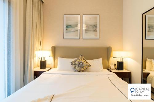 Een bed of bedden in een kamer bij Capital Stay - 2 Bed Apartment - The Address Fujairah