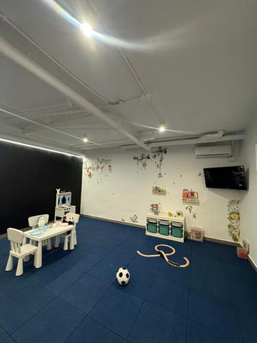 a room with a room with a soccer ball on the floor at Residencia Mediterraneo in San Vicente del Raspeig