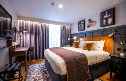 Katil atau katil-katil dalam bilik di Hotel Indigo - Chester by IHG