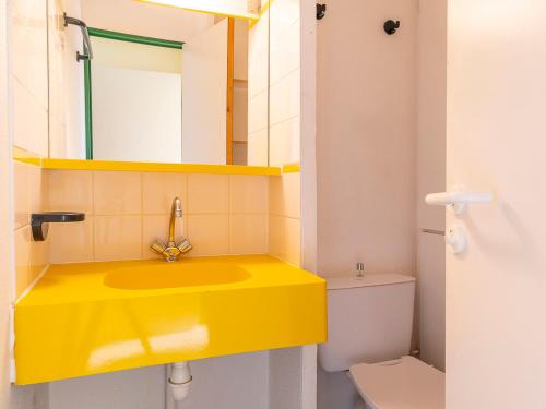 a bathroom with a yellow sink and a toilet at Appartement Avoriaz, 2 pièces, 6 personnes - FR-1-314-254 in Morzine