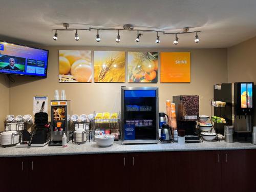 a counter in a coffee shop with a drink machine at Comfort Inn & Suites Wilkes Barre - Arena in Wilkes-Barre