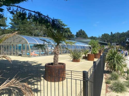 Cottage avec piscine à 300m de la plage