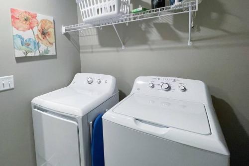 Gambar di galeri bagi Charming Condo in Bettendorf di Bettendorf