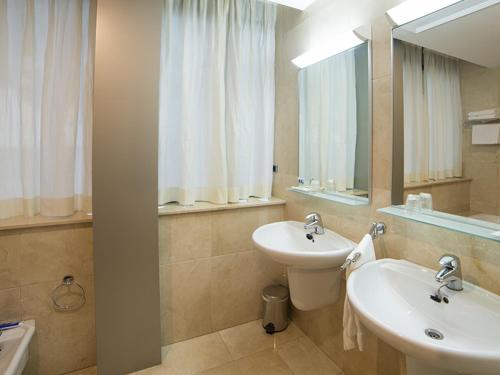 Encasa Hotel Almansa tesisinde bir banyo