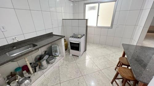 Η κουζίνα ή μικρή κουζίνα στο APARTAMENTO VISTA AO MAR - Elevador - PIUMA