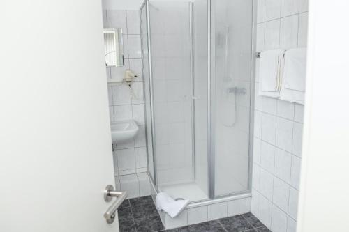 Bilik mandi di Hotel Daub